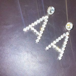 AKIRA 'A’ LETTER SET RHINESTONE EARRING